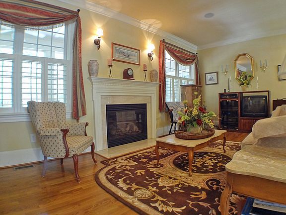 4th image of 8830 Tilbury Dr