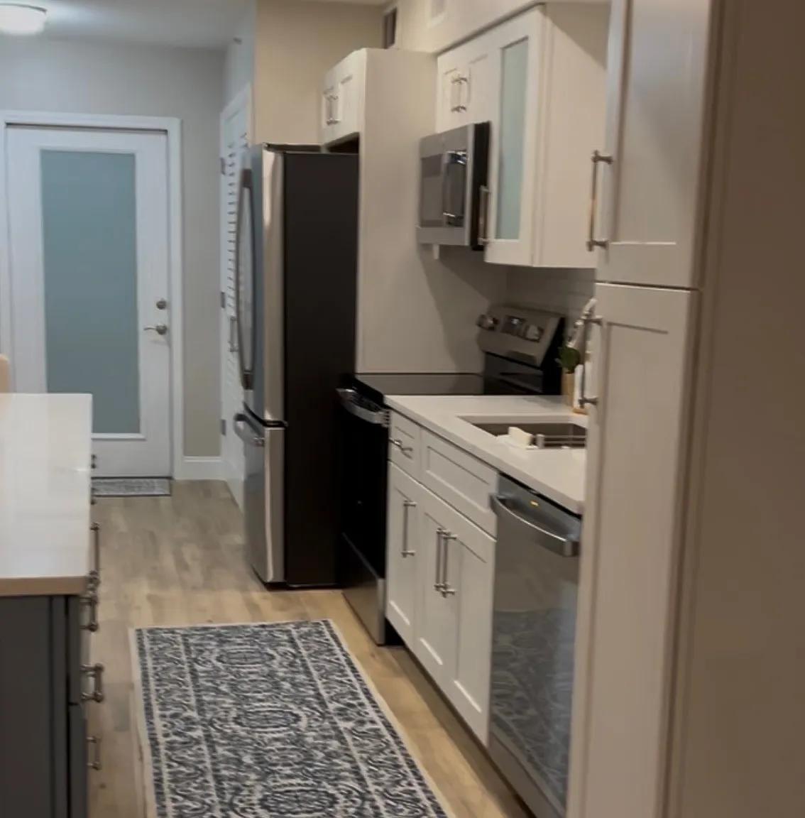 3 bed, 1213 sqft, $2,500 — Photo 2