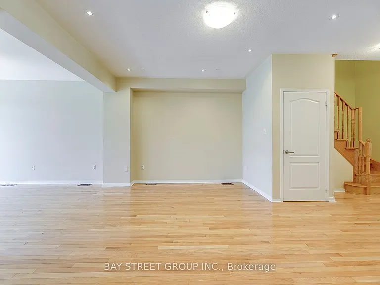 2413 Whistling Springs Cres — Photo 6