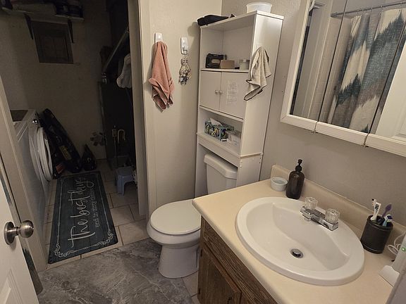 3rd image of 1973 Jefferson St #B