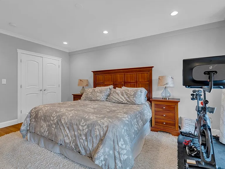 26 Yarmouth St #1 — Photo 14