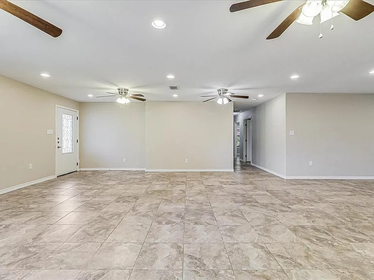 2111 E Lott Ave — Photo 11