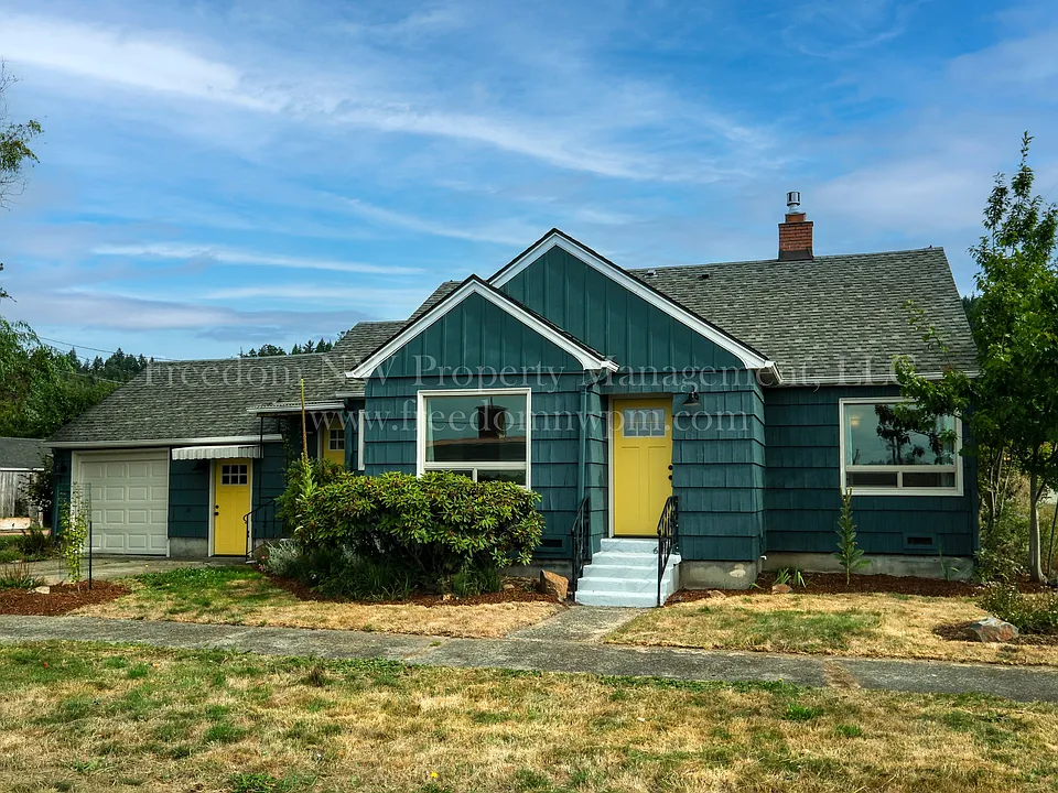 682 SW McFadden Ave