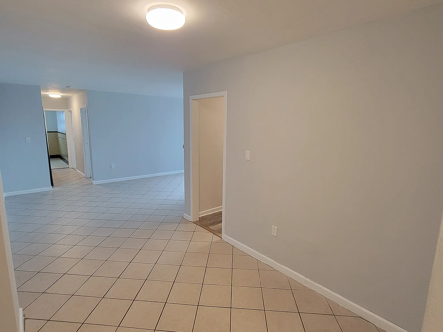 2 bed, 841 sqft, $1,600 — Photo 3