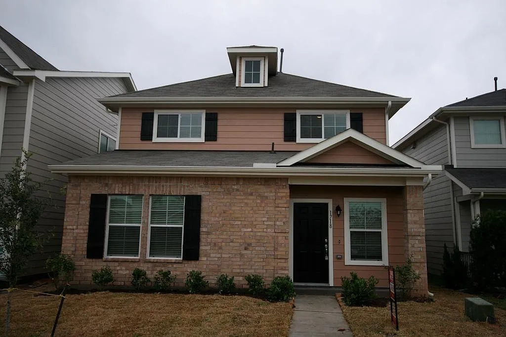 4 bed, 3.0 bath, 1554 sqft, $2,000 — Photo 1