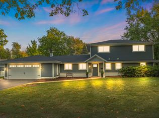 314 Brookside Cir, Wheaton, IL 60187