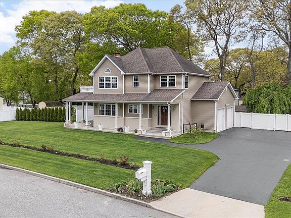 2nd image of 8 Manhattan Avenue
