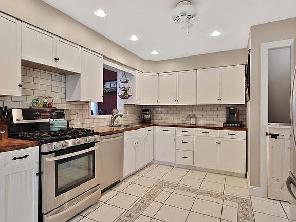 3rd image of 52 Carol Rd