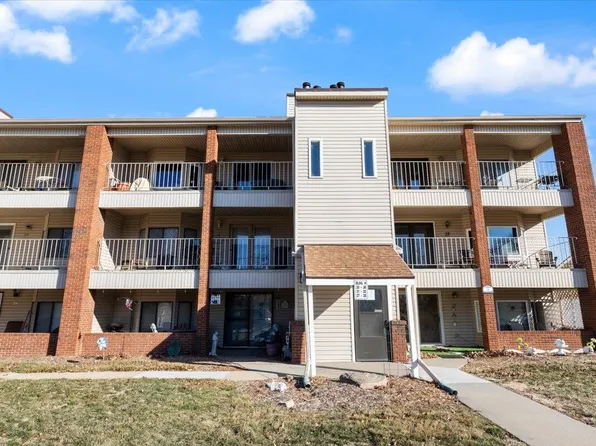 35 Lakeshore Ct, Council Bluffs, IA 51501