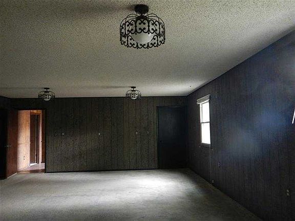 4th image of 409 Melody Ln N