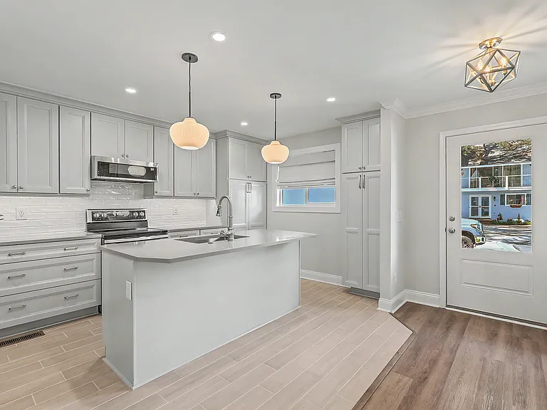 958 Myrtle Ct — Photo 3