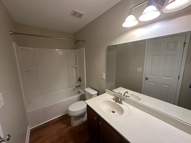 213 Seymour Pl — Photo 17