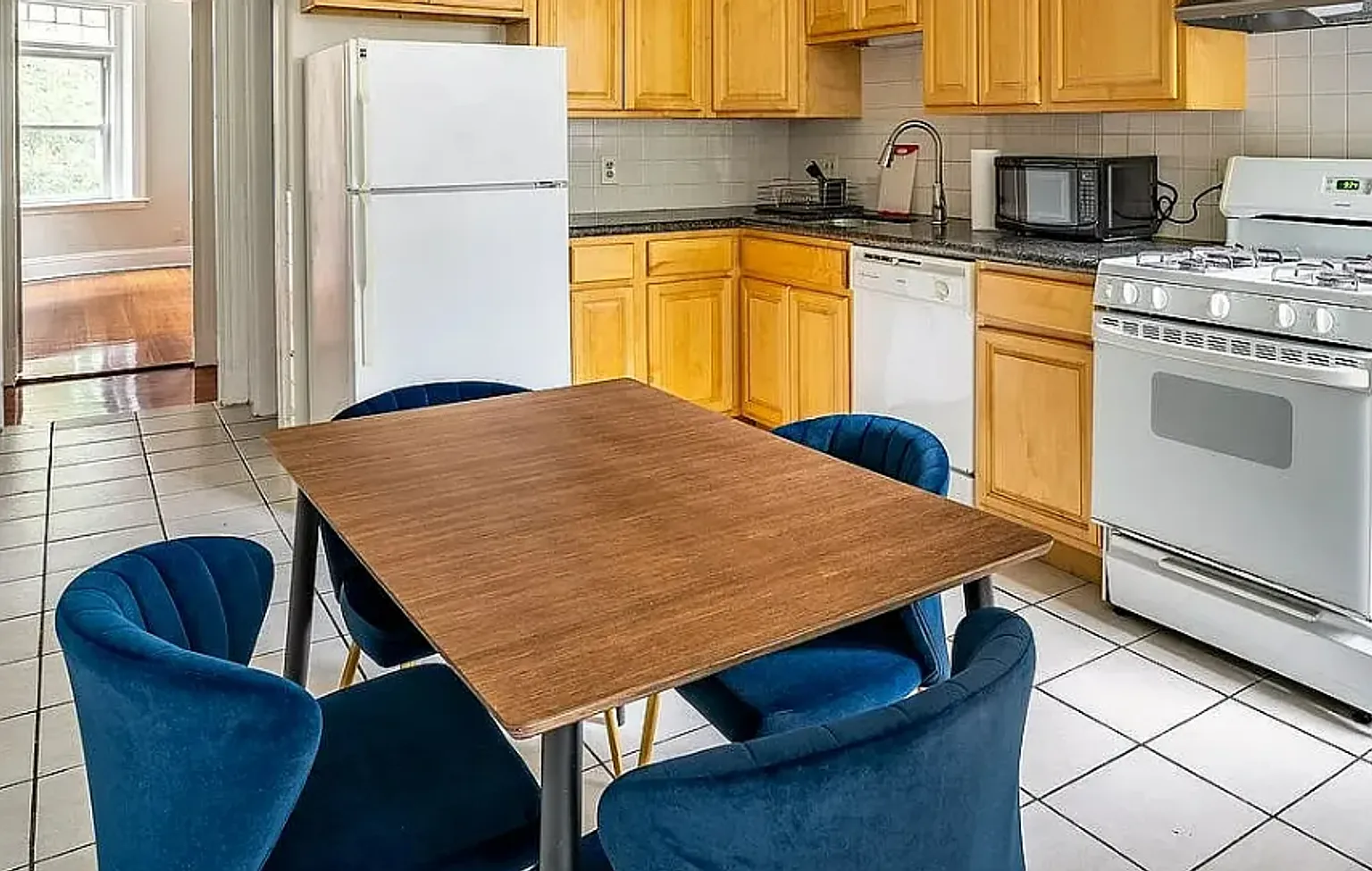 Charming 4 Bedroom — Photo 1