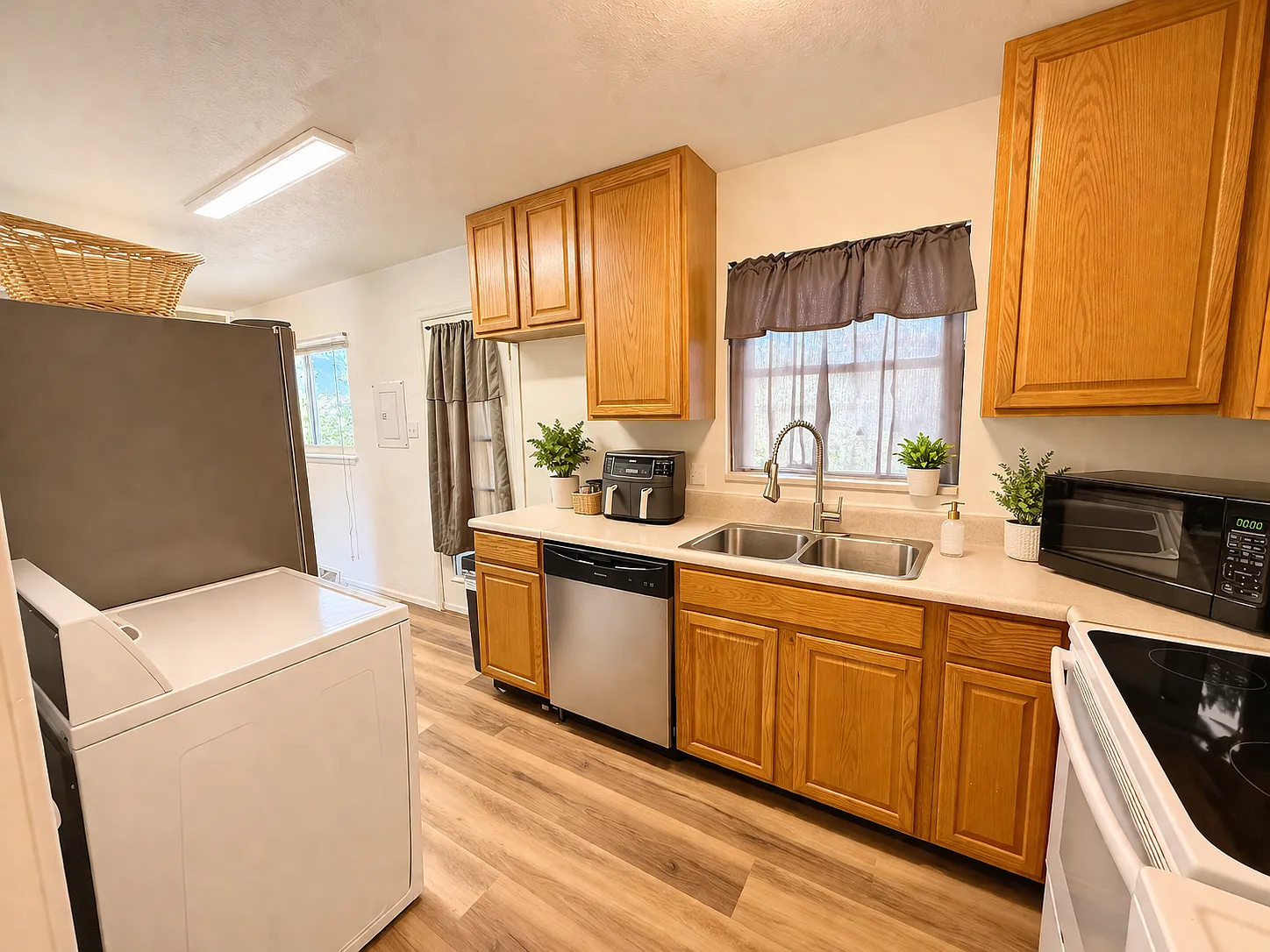 3 bed, 1000 sqft, $1,695 — Photo 4