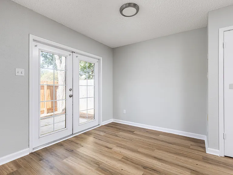 1803 Heatherglen Ln — Photo 7