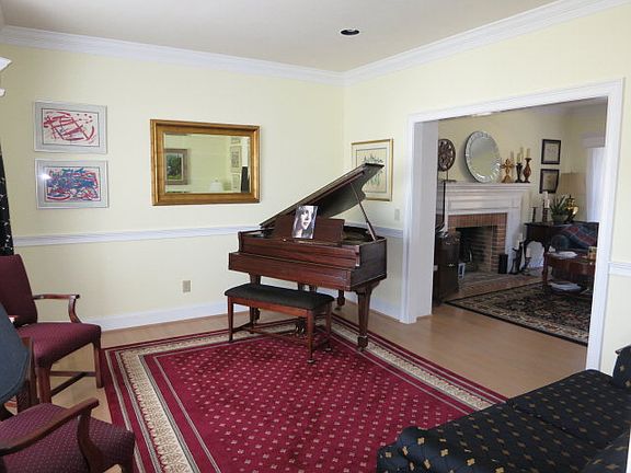 3rd image of 270 Millstone Cir