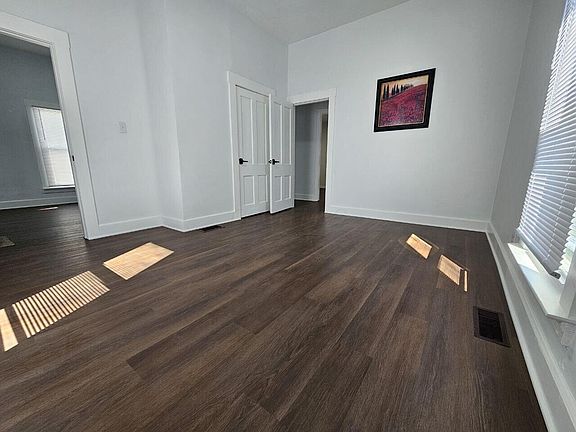 5th image of 348 Walnut St