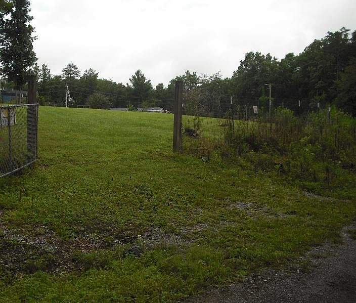 2nd image of 1037 Sitting Bull Point