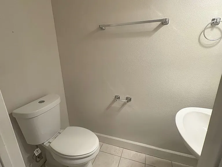 607 Crystal Way — Photo 9