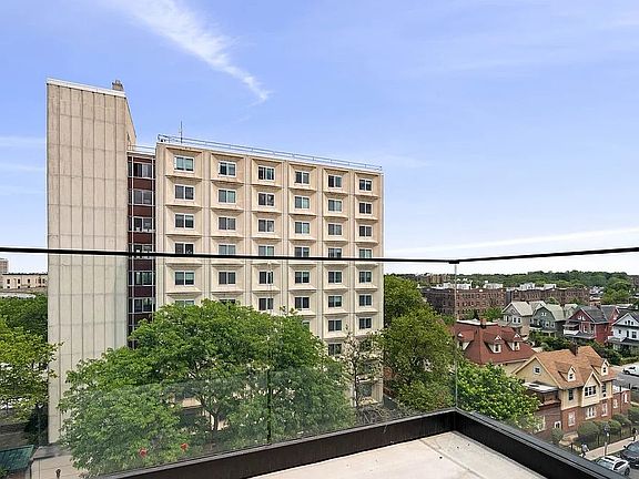4th image of 366 Lenox Rd #3B