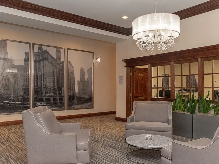 1036 N. Dearborn — Photo 18
