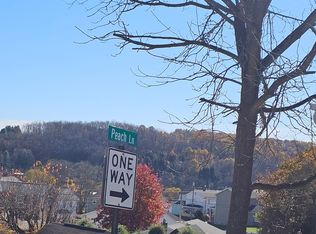 140 Peach Ln #B, Leechburg, PA 15656