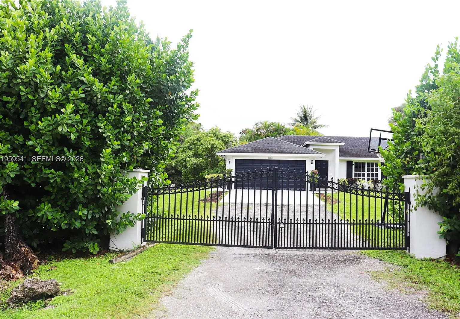 3 bed, 2.0 bath, $3,795 — Photo 2