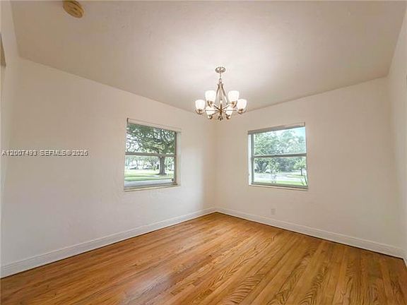5th image of 410 Pinecrest Dr #0