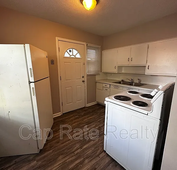 322 S Powell Ave — Photo 6