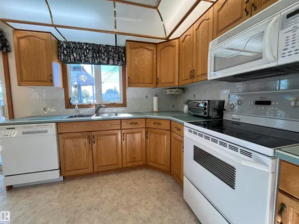 16131 110b Ave NW, Edmonton, AB T5P 1J6