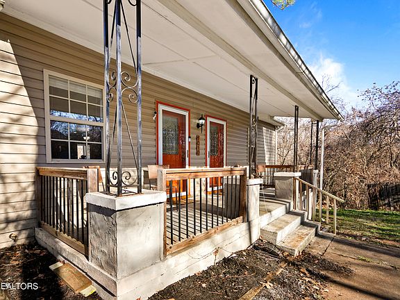 5th image of 1010 Mundy St