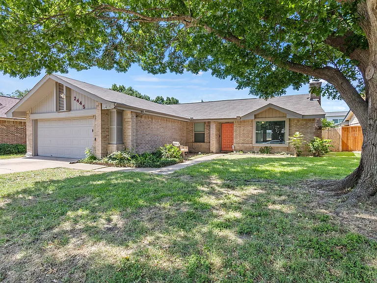 2445 Claremont Dr — Photo 29