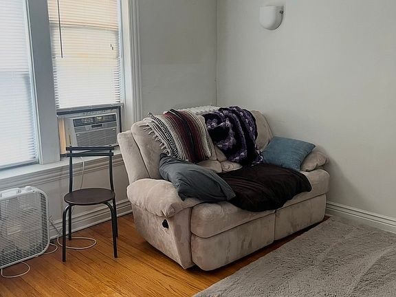 3rd image of 4444 W Gunnison St APT 3