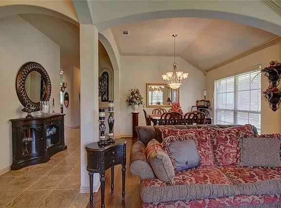 4th image of 6909 San Antonio Dr