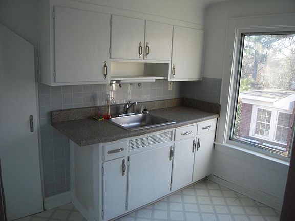 5th image of 1035 Gates Ave APT 3