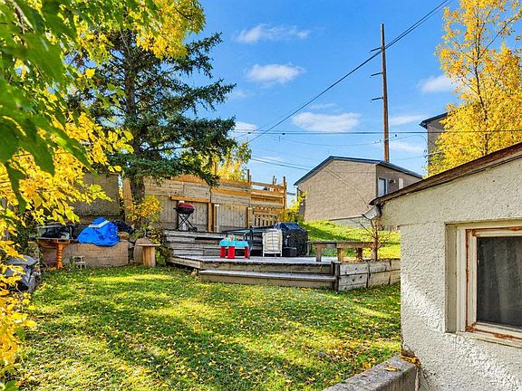 2nd image of 411 N 33rd Ave NE