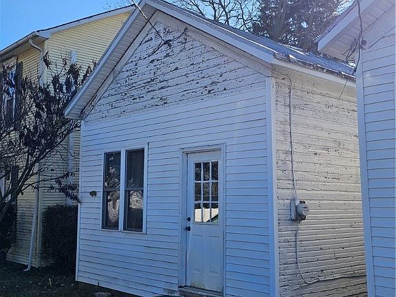 4th image of 131-133 Western Ave