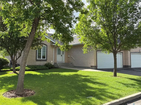 UNIT 27-330 Stodola COURT, Saskatoon, SK S7N 4N9