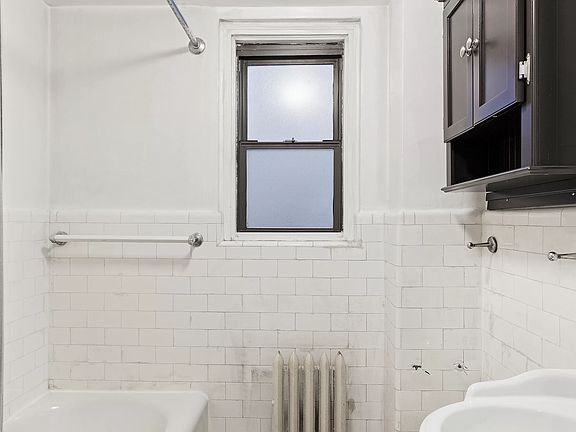 4th image of 155 E 49th St #6D