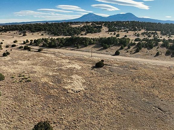 3rd image of 37 Navajo Rd