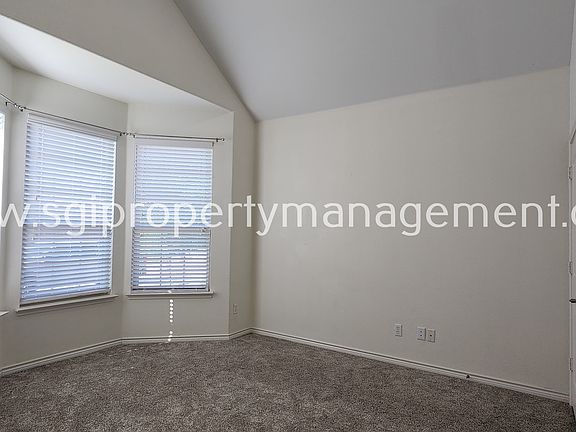 5th image of 1369 Crescent Cove Dr