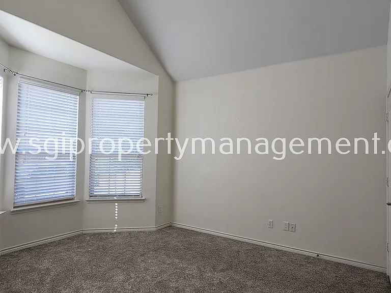 1369 Crescent Cove Dr — Photo 5