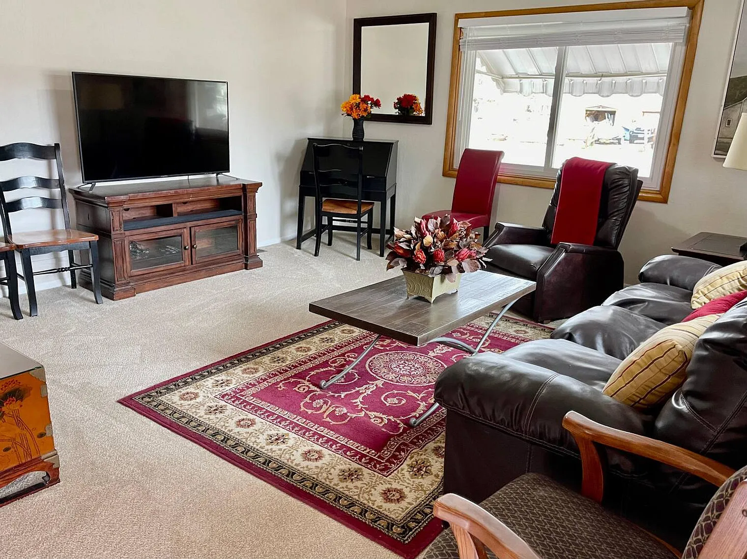 3 bed, 1.0 bath, 2497 sqft, $3,512 — Photo 3