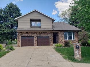 1122 W 59th St, Davenport, IA 52806