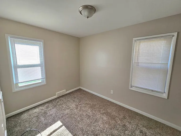 20274 Kingsville St — Photo 6