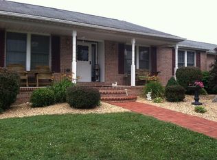 376 Falcon Dr, Falling Waters, WV 25419