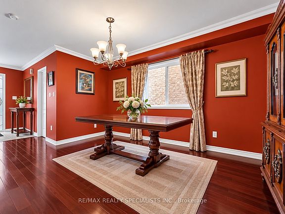 4th image of 6 Topiary Ln