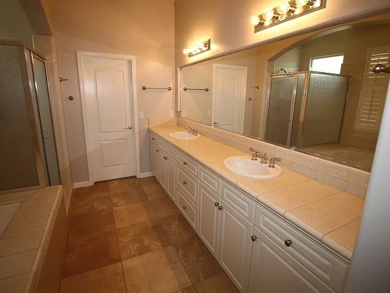 795 Heritage Ave — Photo 8
