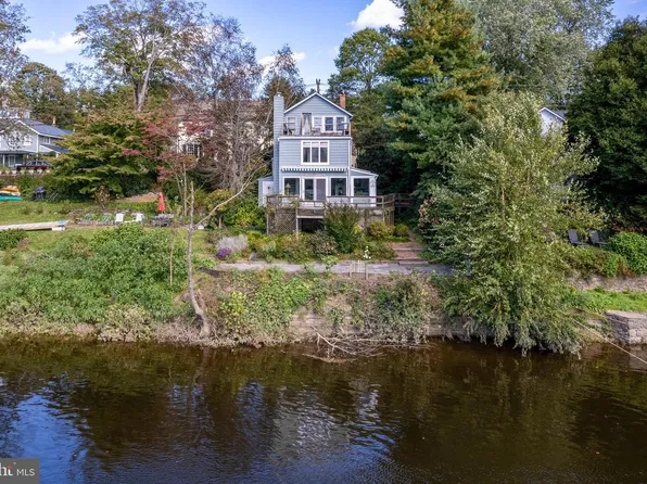 19 River Dr, Titusville, NJ 08560
