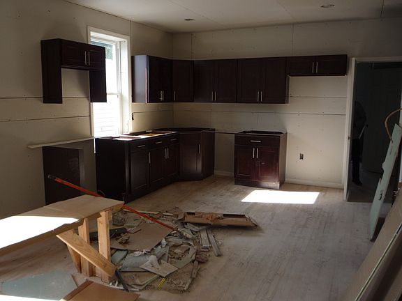4th image of 1043 E 216th St #1A